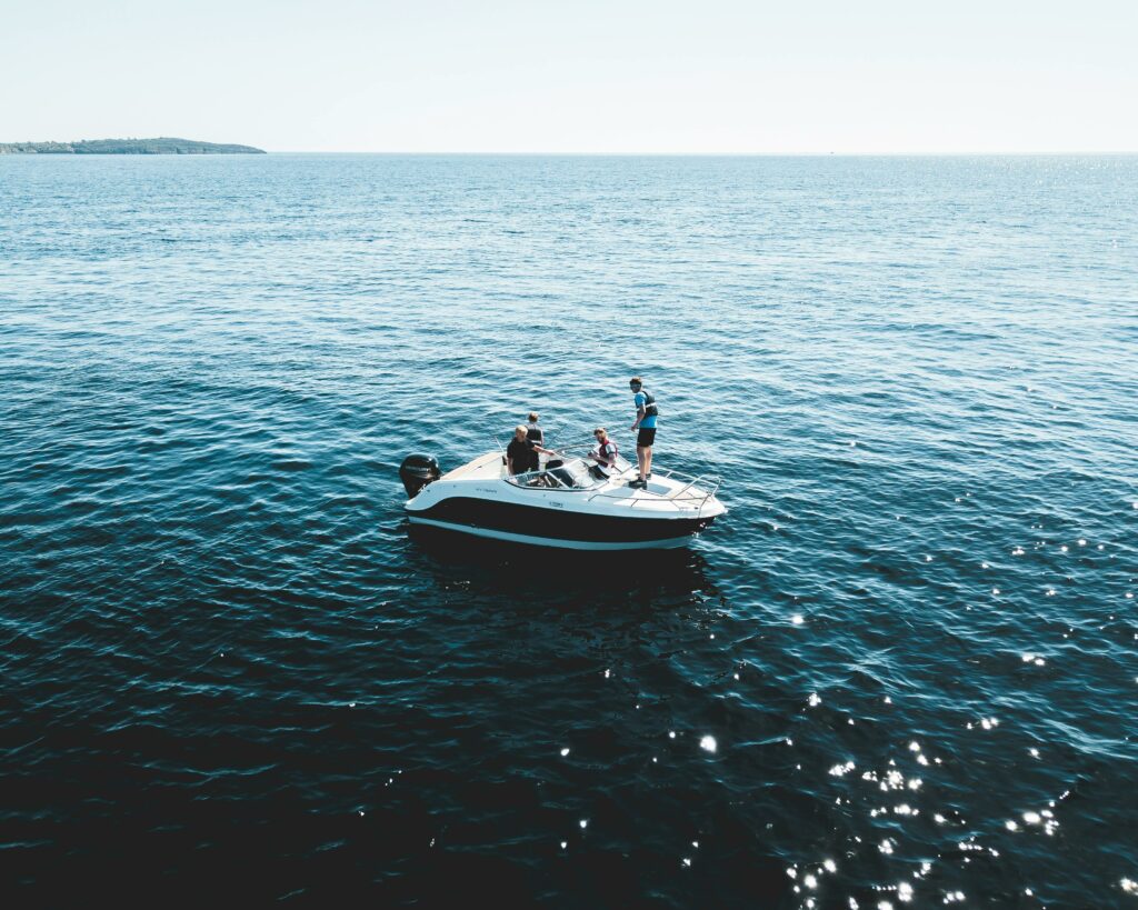 Moteur électrique pour bateau de plaisance, navigation écologique et silencieuse