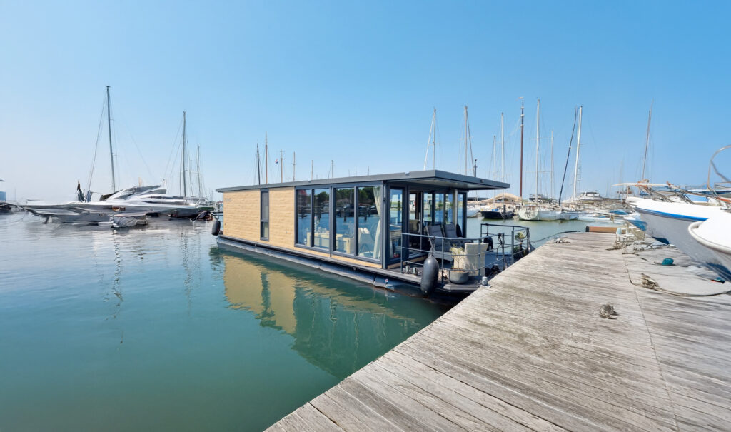 Houseboat BlueNav