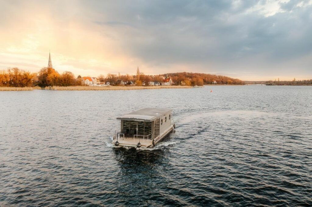 Houseboat La Mare BlueNav