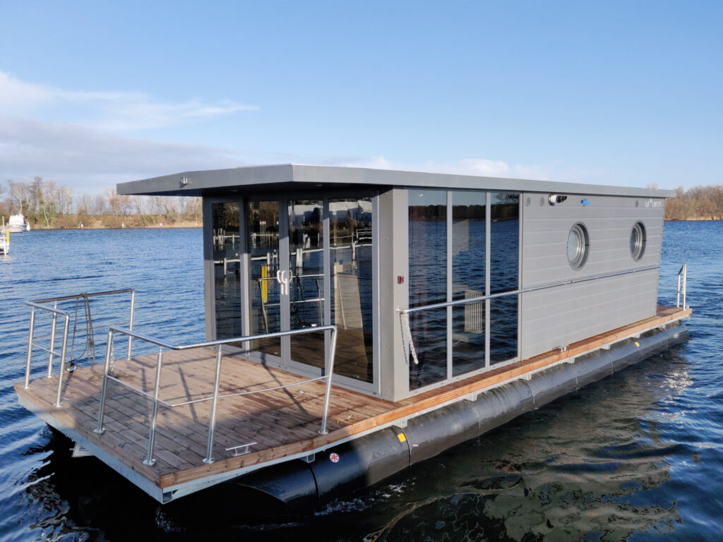 Houseboat La Mare BlueNav